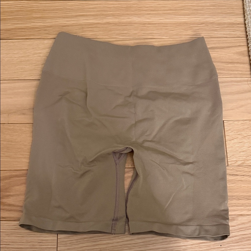 Alphalete amplify 7in bikers tan medium
